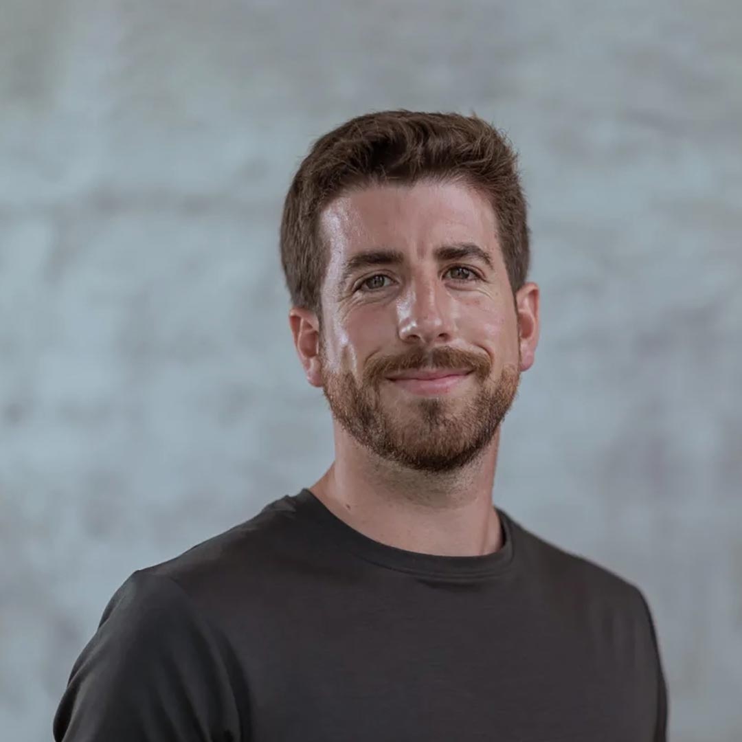 PORTUGUESES LÁ FORA